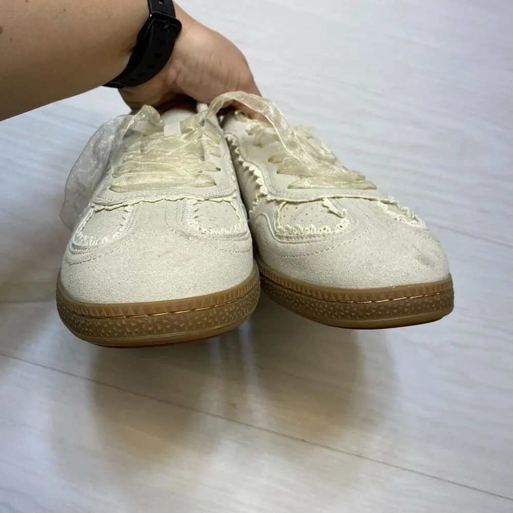 Cushionaire Belinda Sneakers Women's Size 11 White Lace Detail Casual Low Top‎